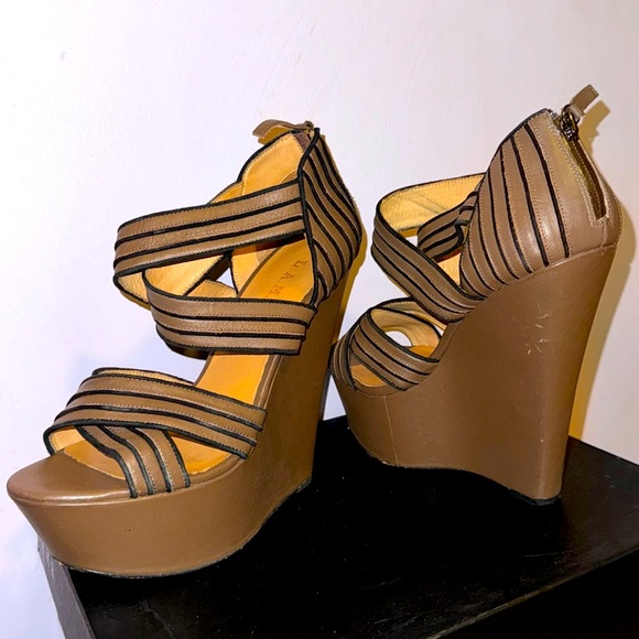 LAMB heels - Picture 1 of 3